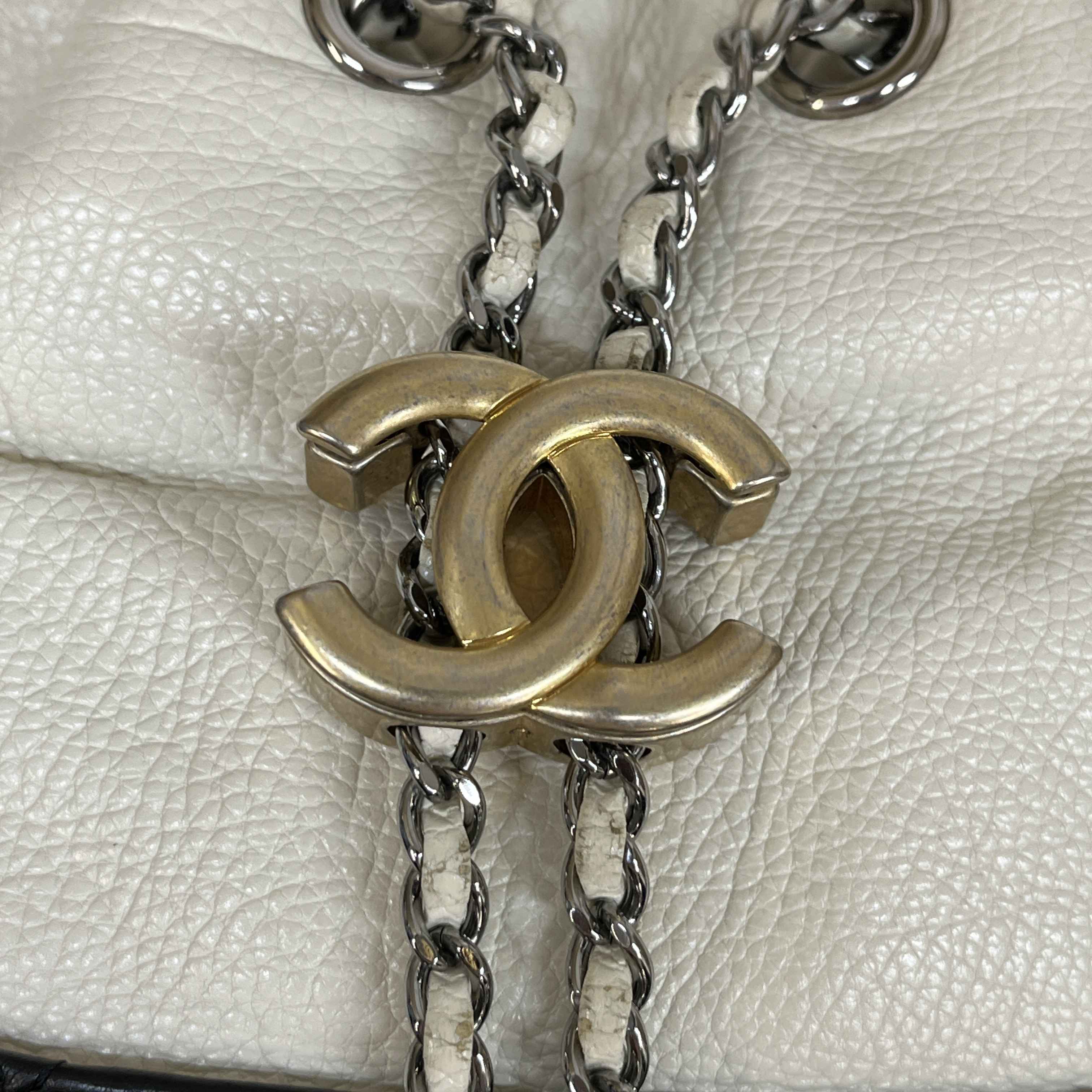 Women's Gabrielle Small Bucket Bag White