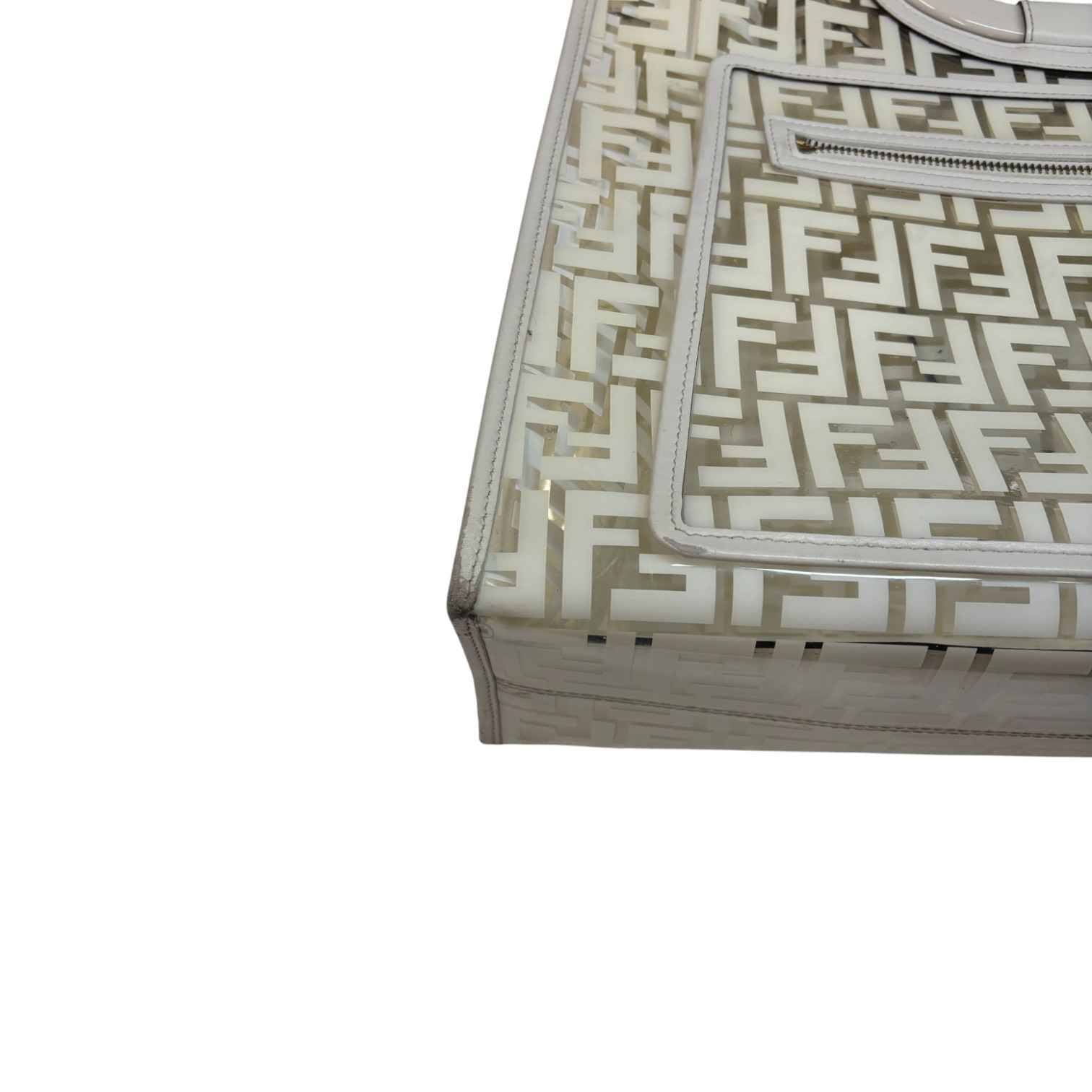 Women's Runaway Shopping Tote Bag Cream