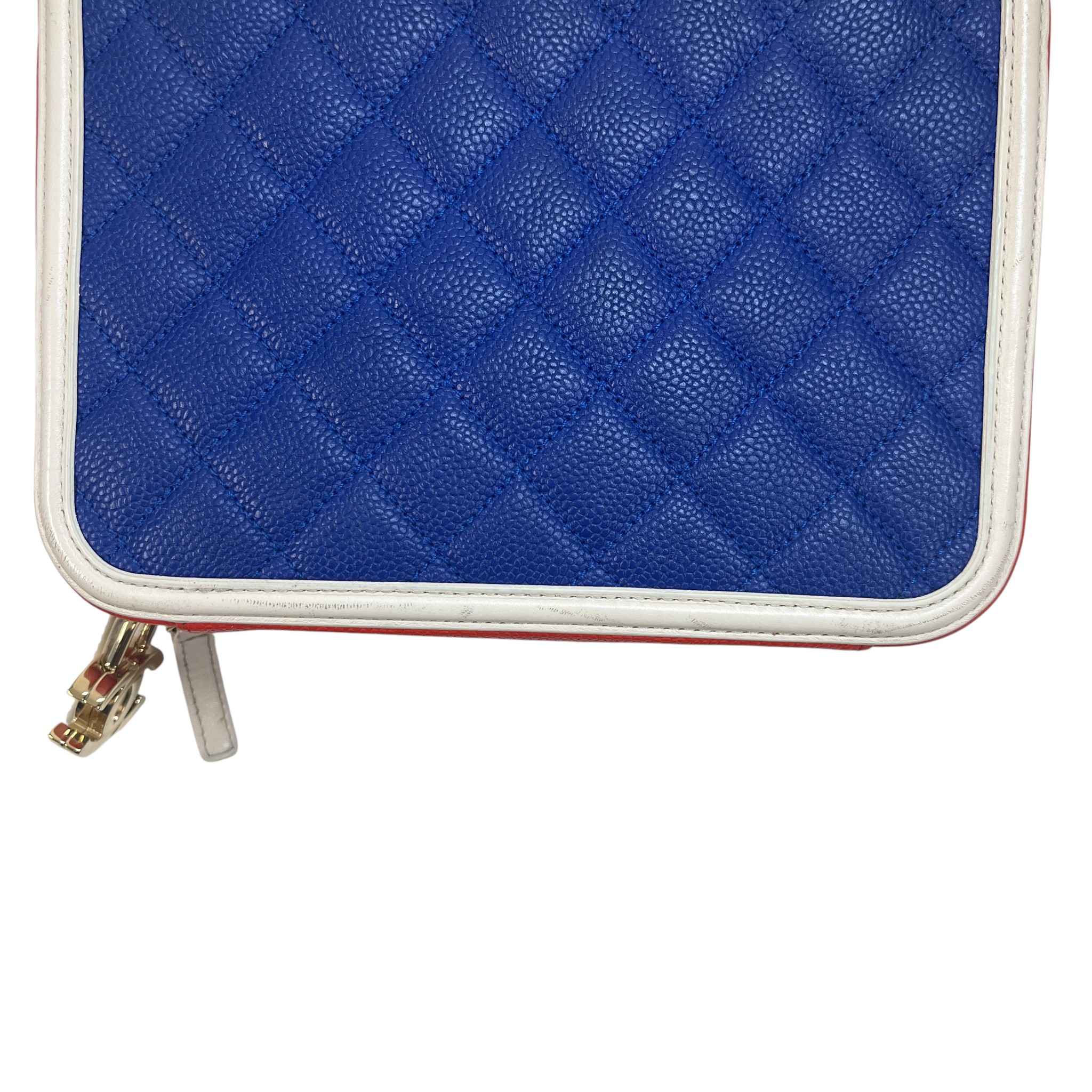 Women's Tricolor Caviar Cc Filigree Vanity Case Medium Handbag Multi-Coloured