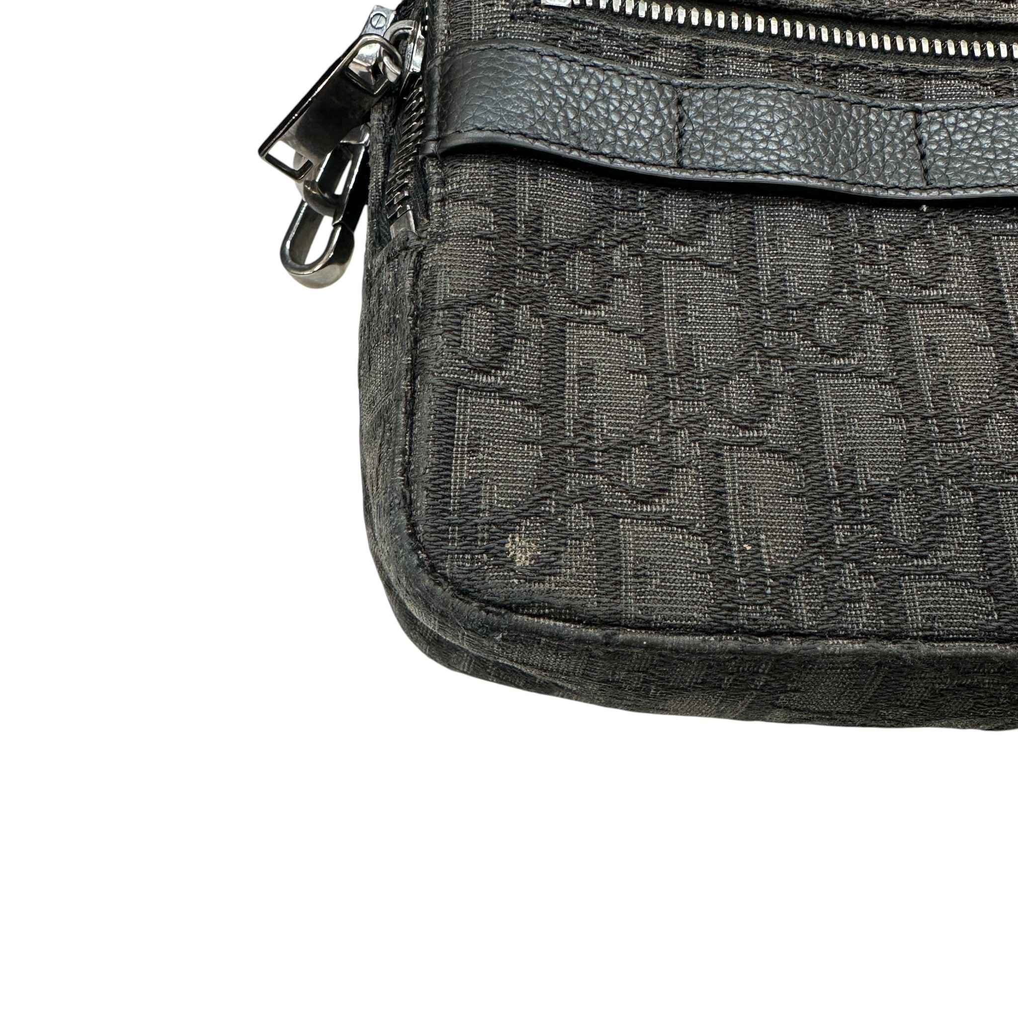 Men's Oblique Safari Messenger Bag Black