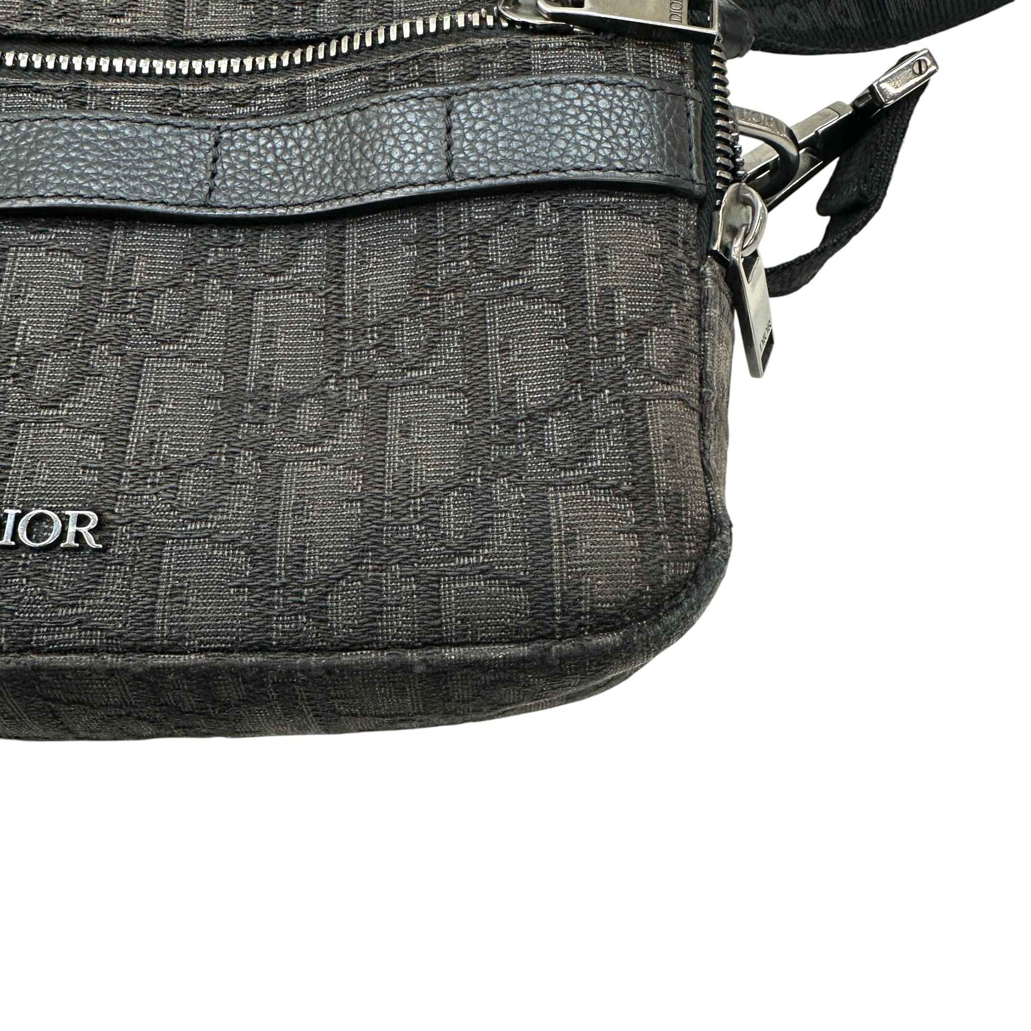 Men's Oblique Safari Messenger Bag Black
