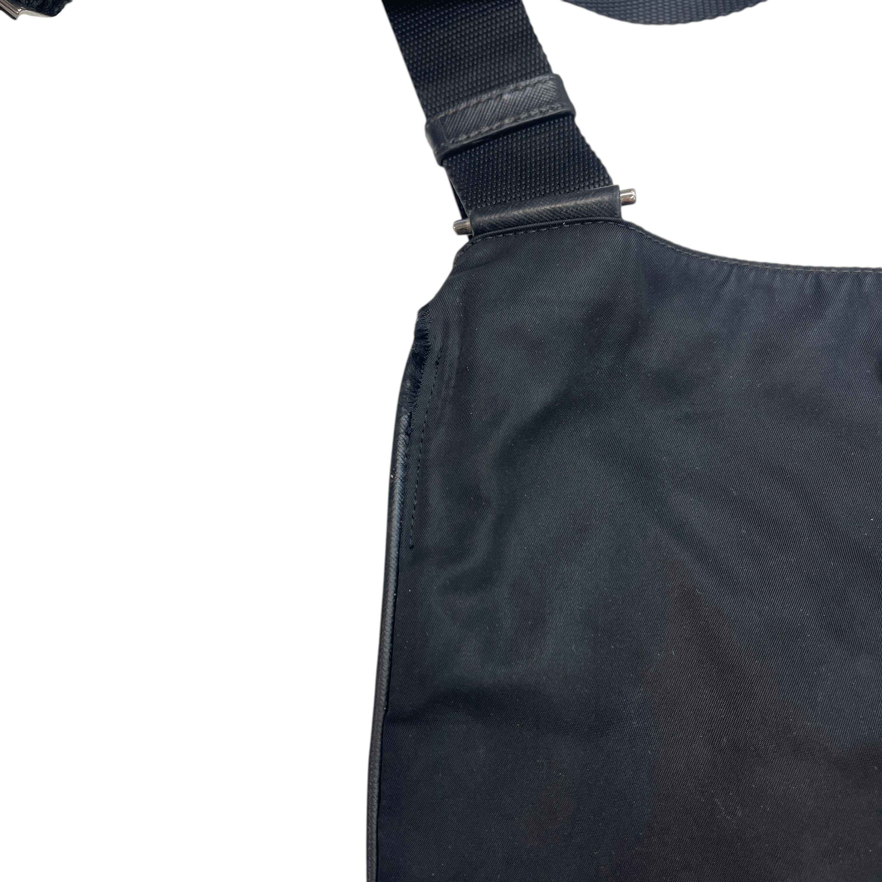 Men's Plaque Logo Messenger Bag Black