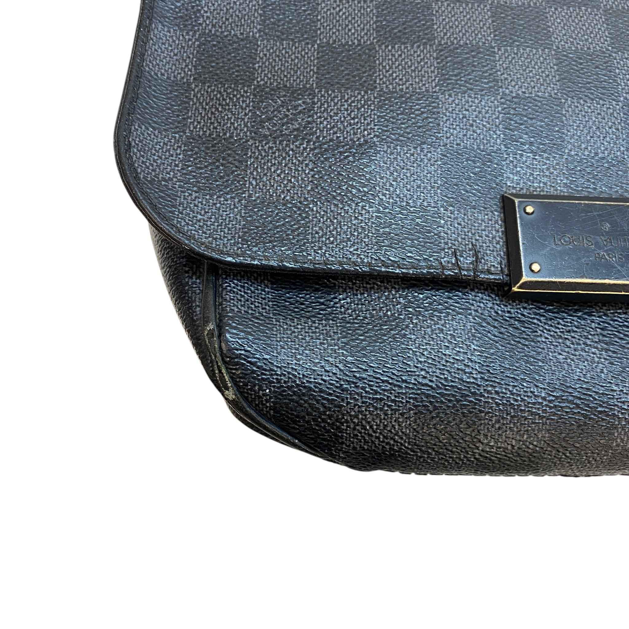 Men's Damier Graphite District Pm Messenger Bag Black