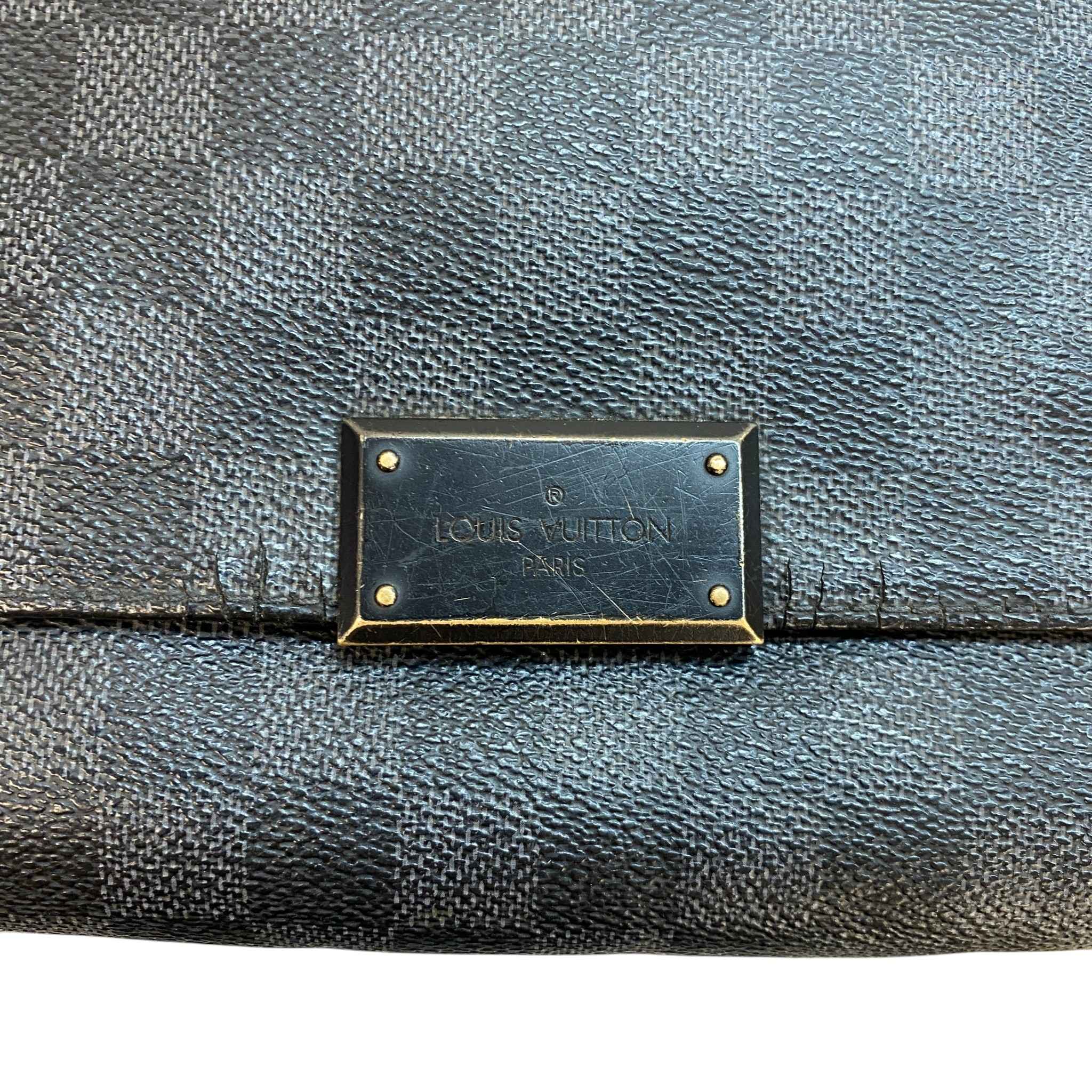 Men's Damier Graphite District Pm Messenger Bag Black