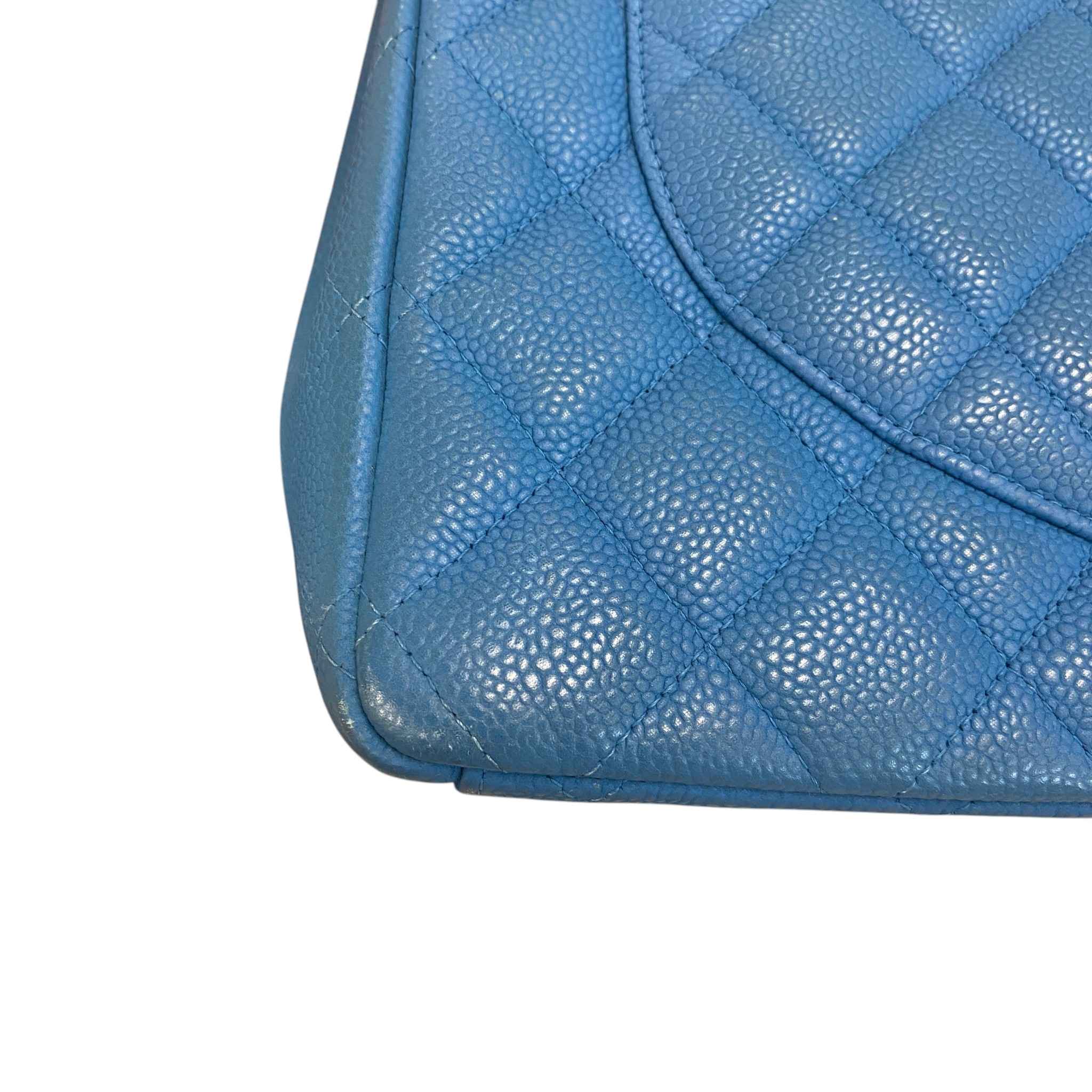 Women's Caviar Classic Flap Jumbo Handbag Blue