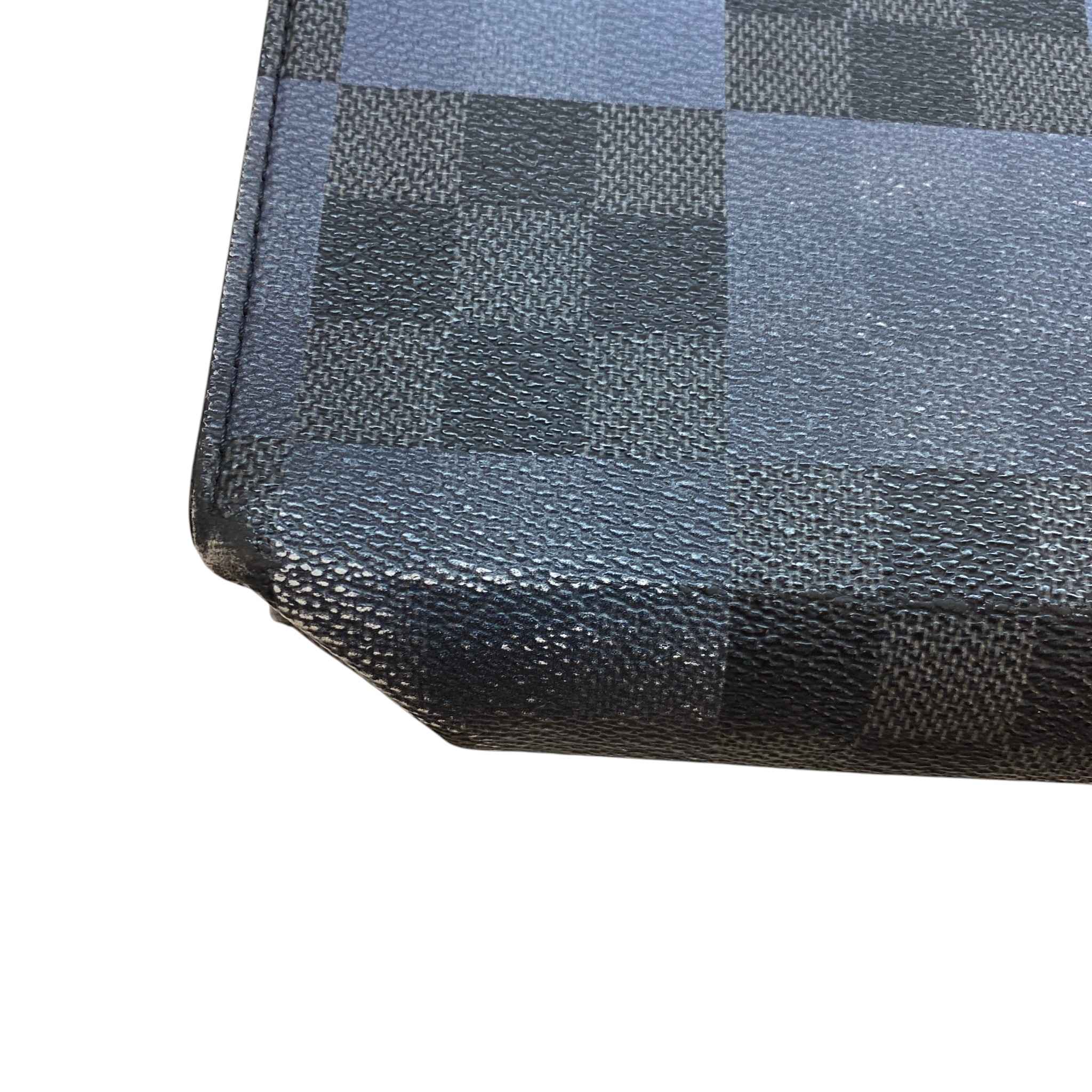 Men's Damier Graphite Giant Pochette Voyage Mm Pouch Black