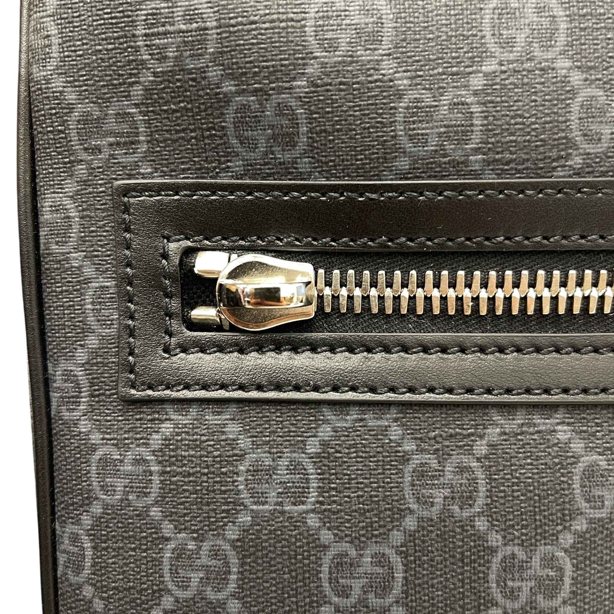 Men's Gg Supreme Messenger Bag Black