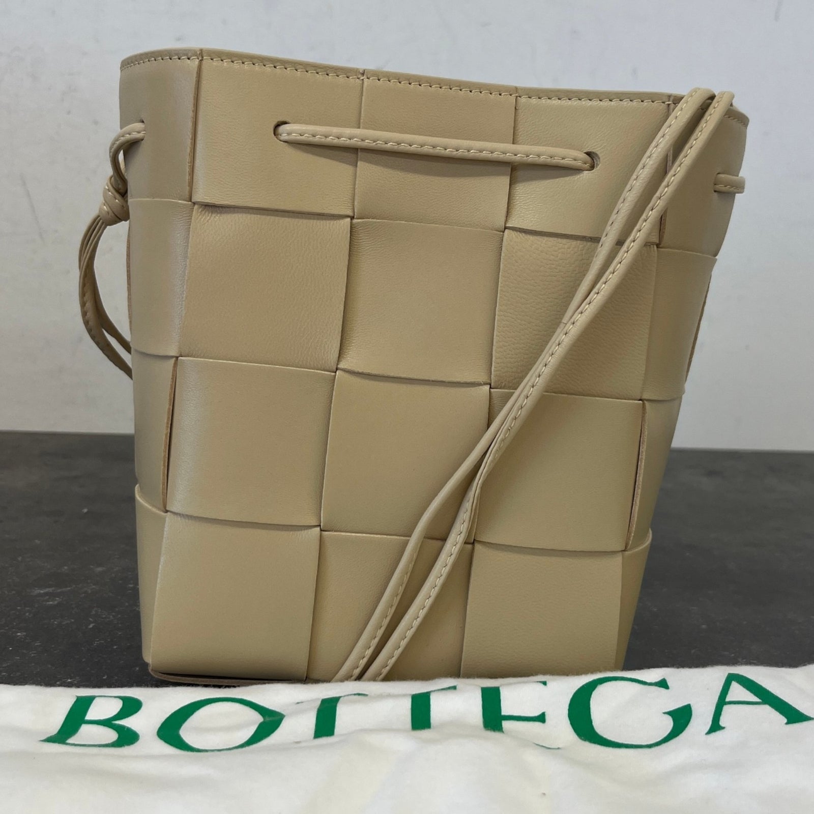 Women's Cassette Bucket Bag Beige - Photo 12