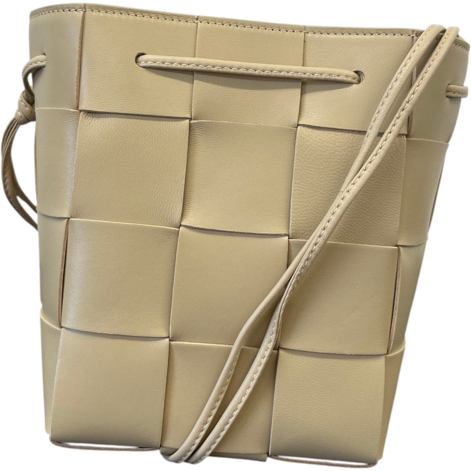 Women's Cassette Bucket Bag Beige - Photo 1