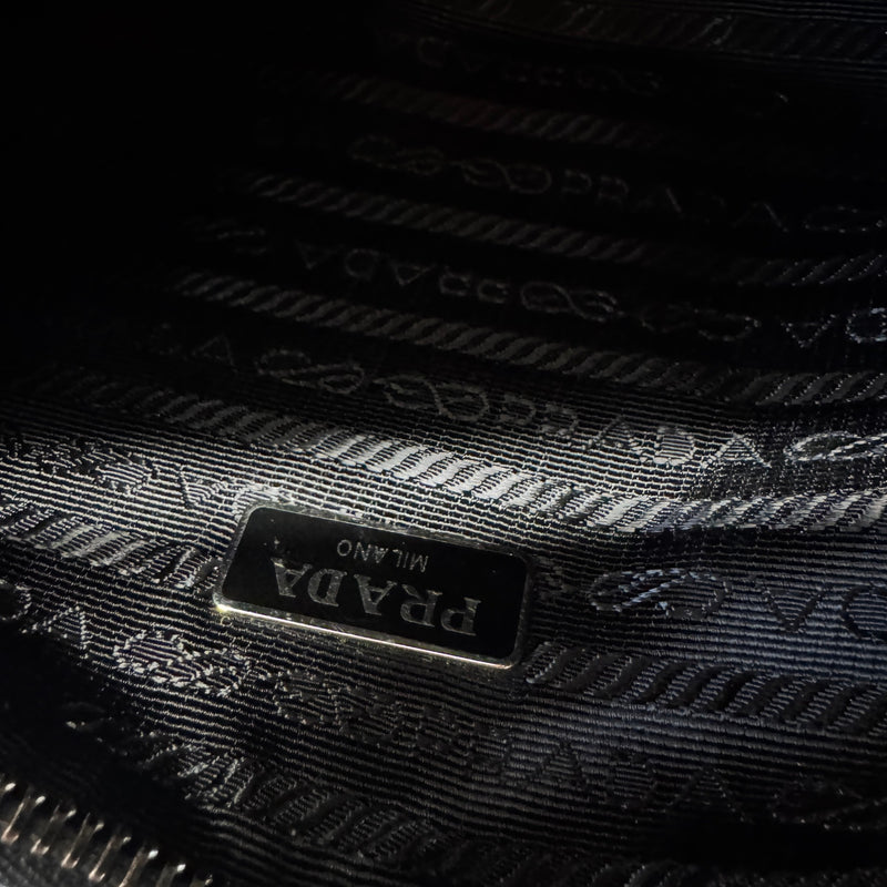 Women's Re-Edition 2005 Re-Nylon Handbag Black