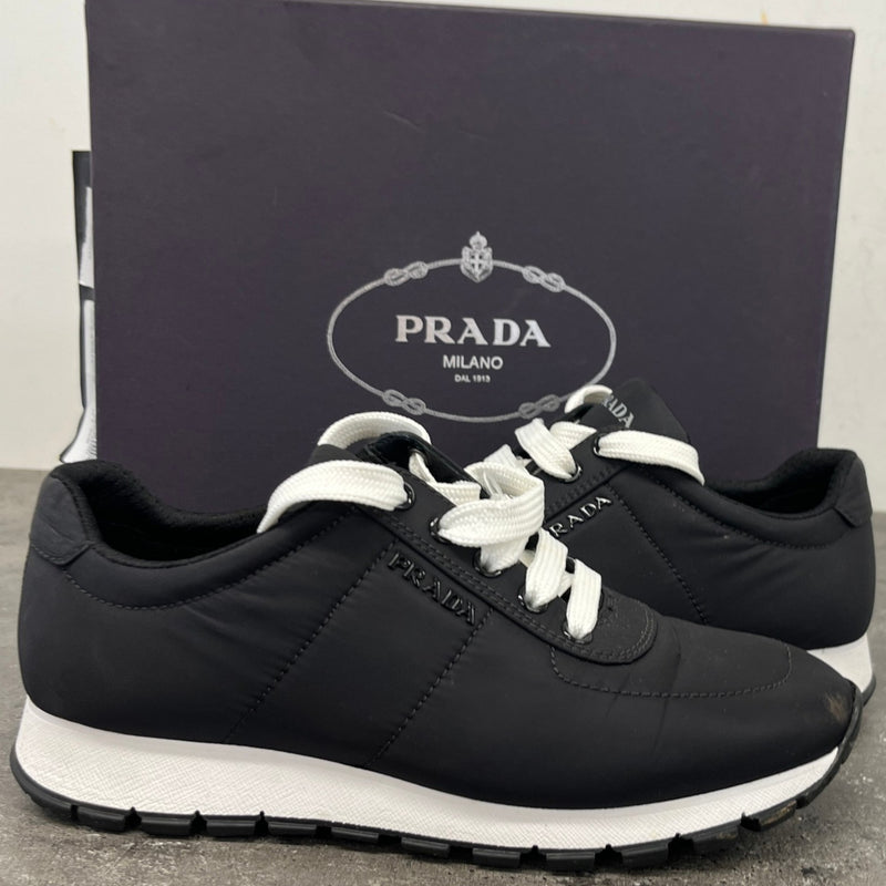 Women's Logo Runner Low Trainers Black Size EU 36.5 / UK 3.5