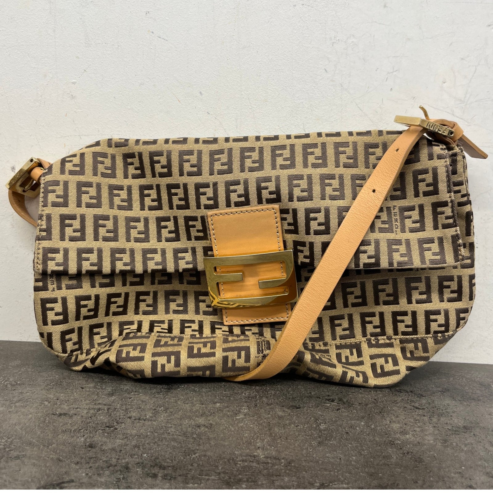 Women's Zucca Baguette Bag Beige - Photo 12