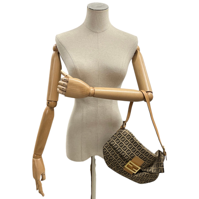 Women's Zucca Baguette Bag Beige