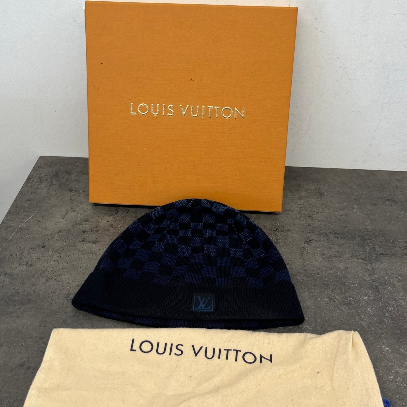 Louis Vuitton Men's Petit Damier Gradient Beanie Hat Navy - Photo 11