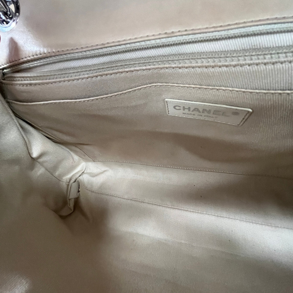 Women's In The Business Flap Handbag Beige - Photo 13