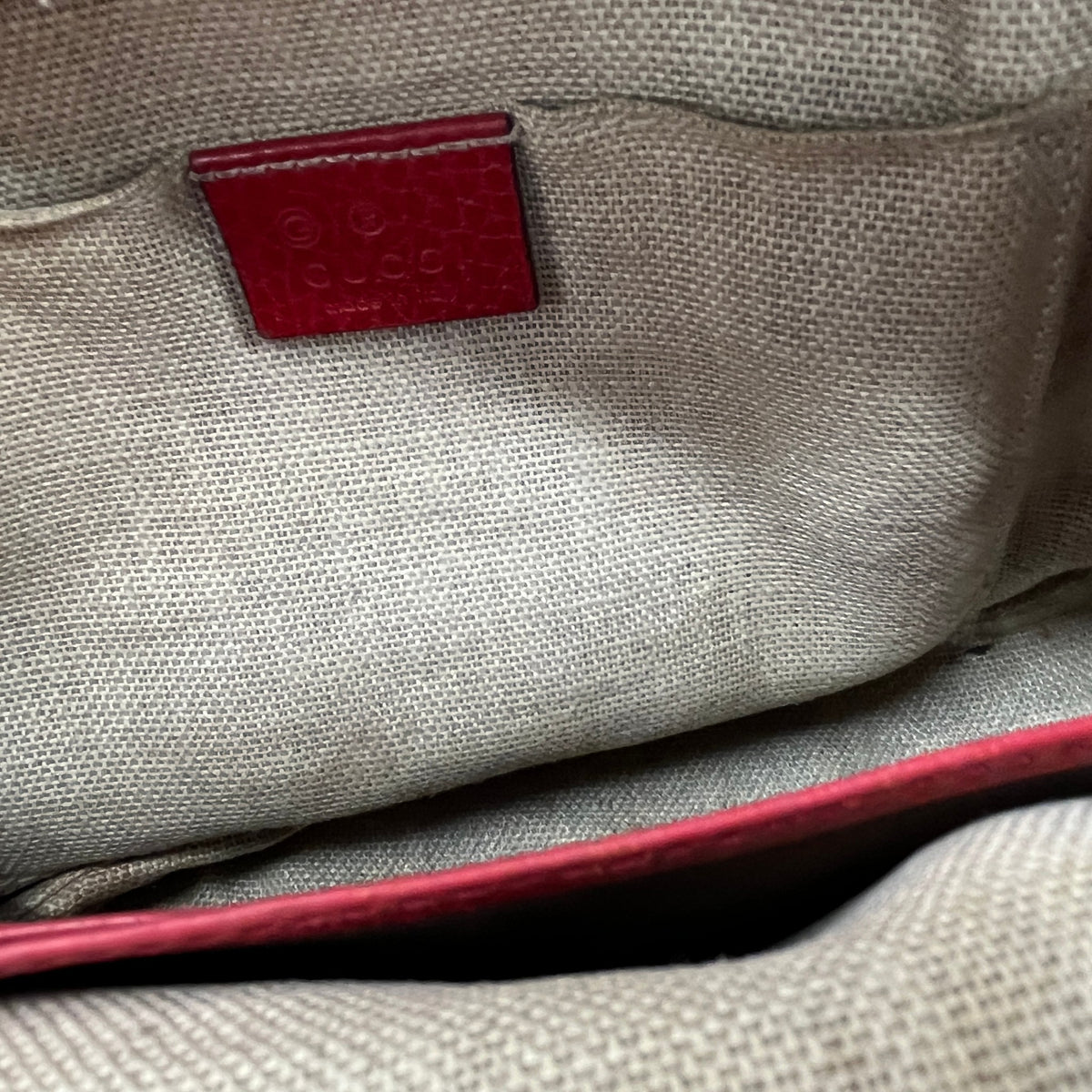 Women's GG Supreme Bree Crossbody Handbag Red - Photo 13
