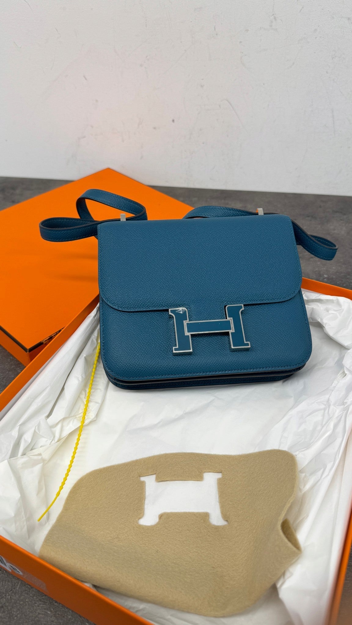 Women's Constance 18 Vert Bosphore Epsom Handbag Blue - Photo 14