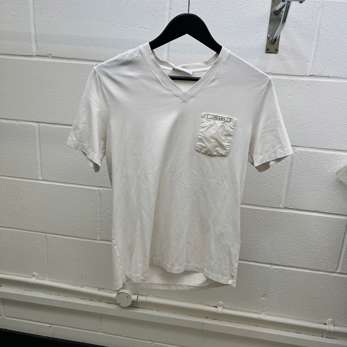 Men's Pocket Logo V Neck T-Shirt White Size S - Photo 8