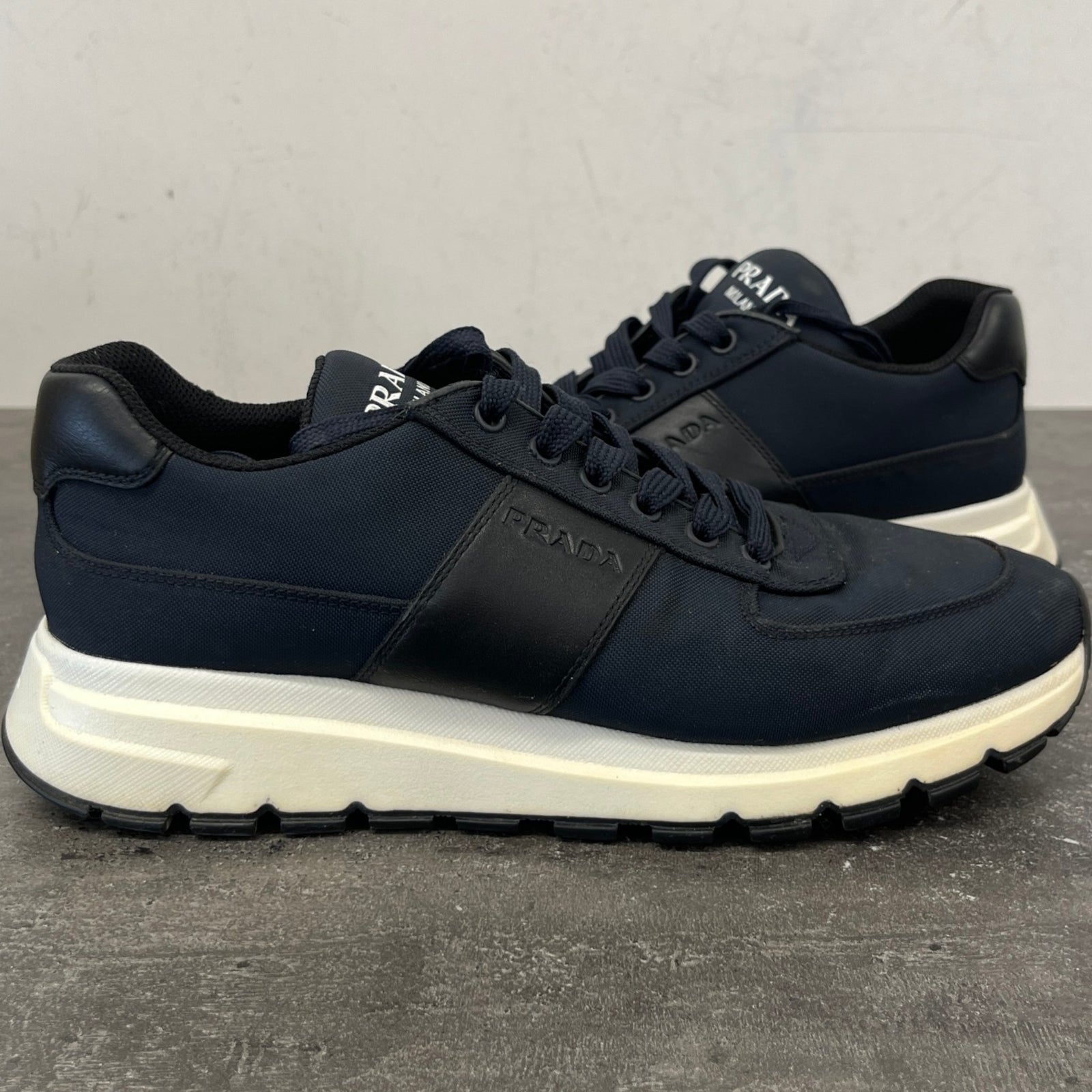 Prada Men's Logo Runner Low Trainers Navy Size 7.5 - Photo 12