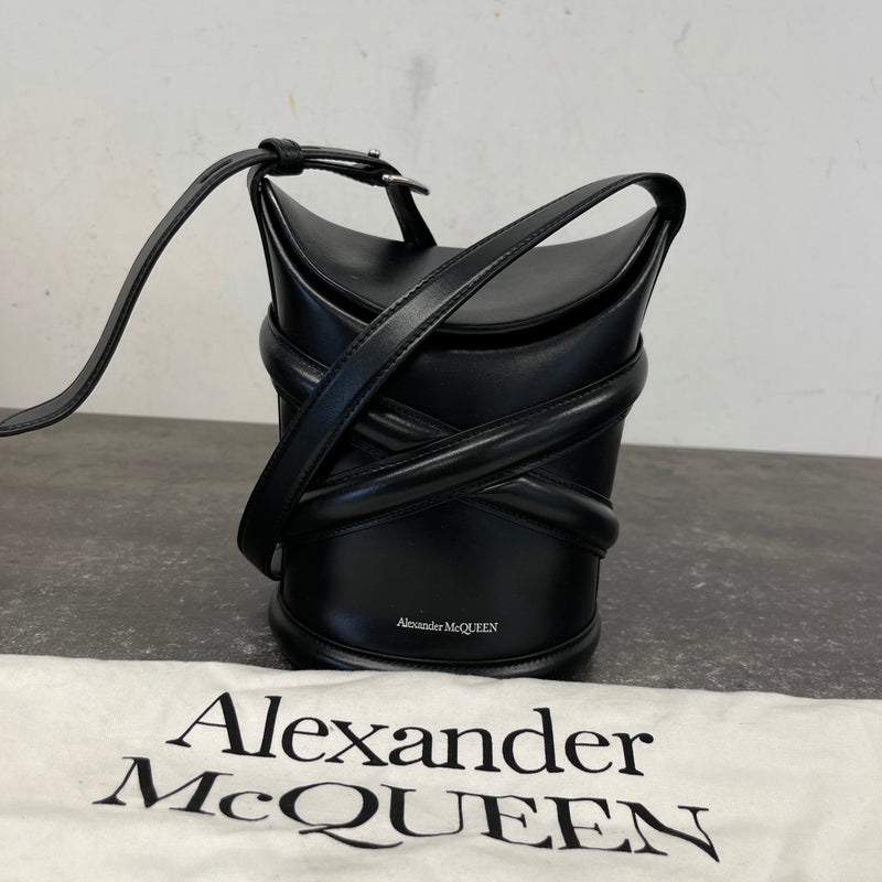 Women's The Curve Handbag Black