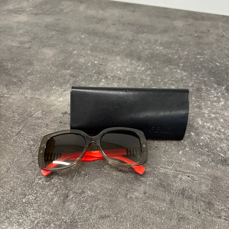 Women's FF0014 Oversized Sunglasses Brown