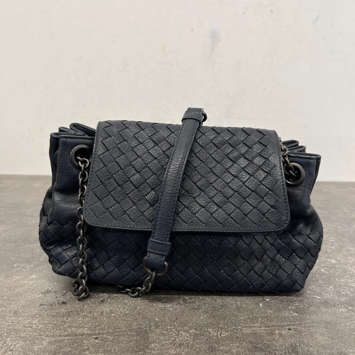 Women's Intrecciato Woven Handbag Black - Photo 13