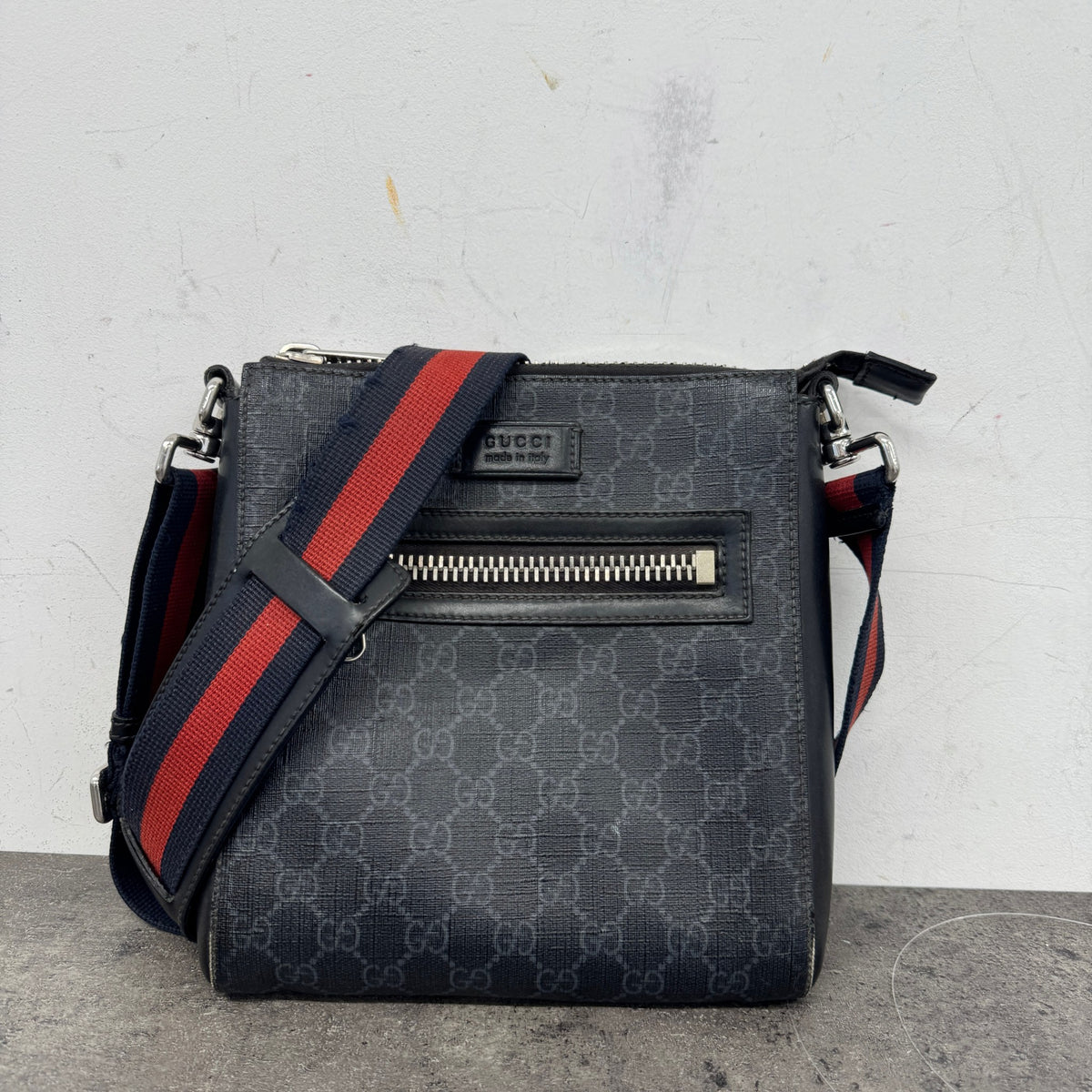 Men's GG Supreme Messenger Bag Black - Photo 11