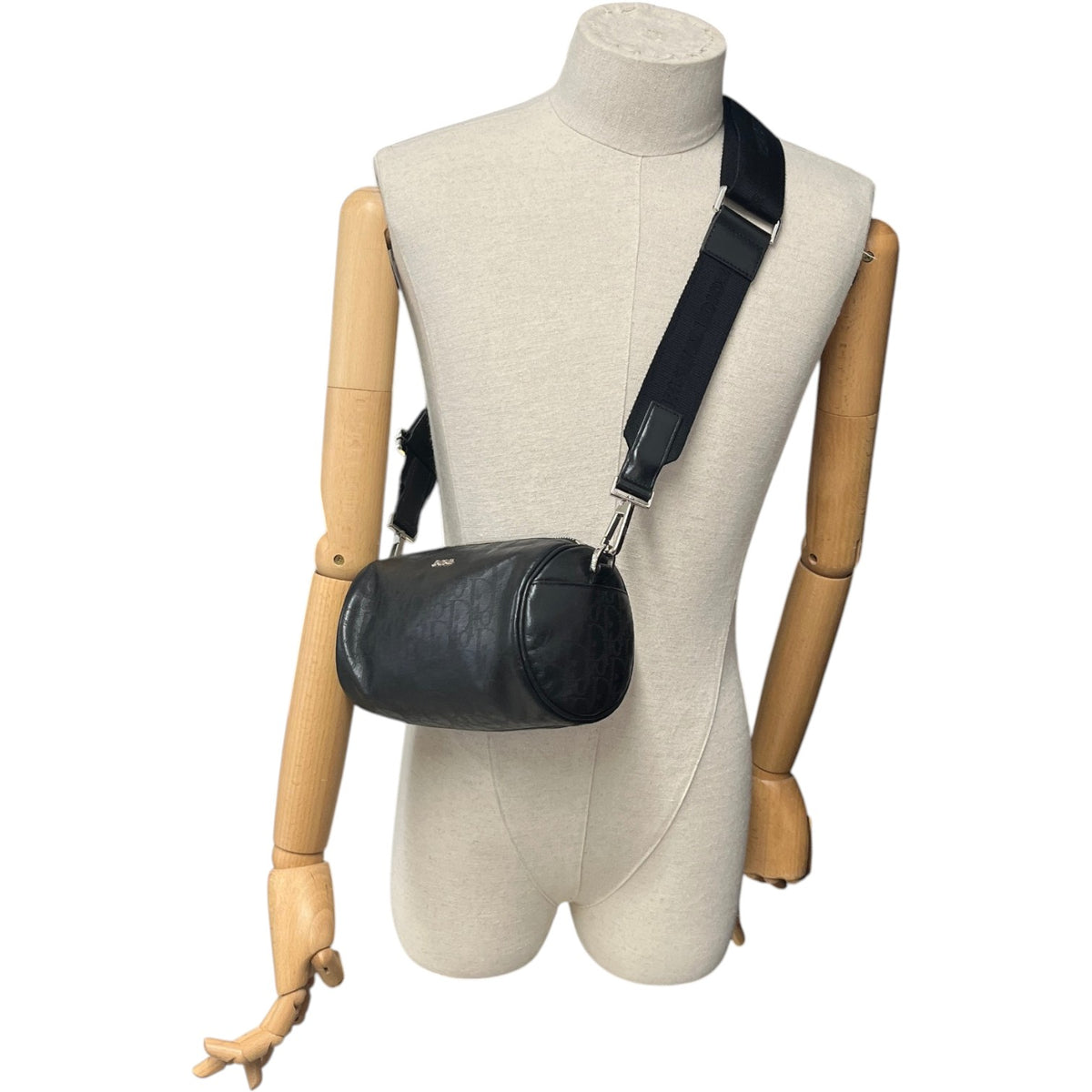 Women's Oblique Crossbody Bag Black - Photo 2