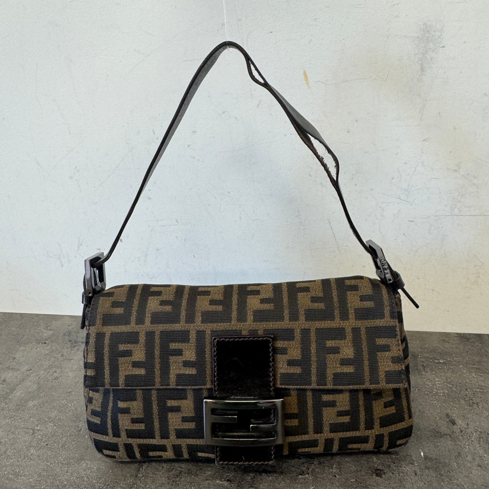 Women's Baguette Clutch Brown - Photo 10