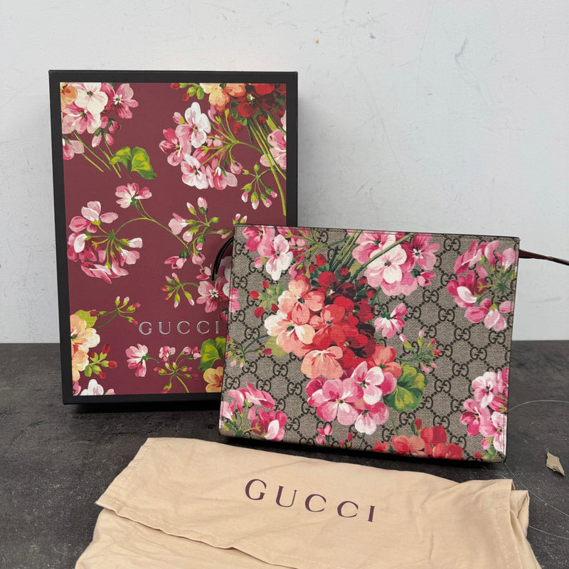 Women's GG Supreme Blossom Clutch Beige