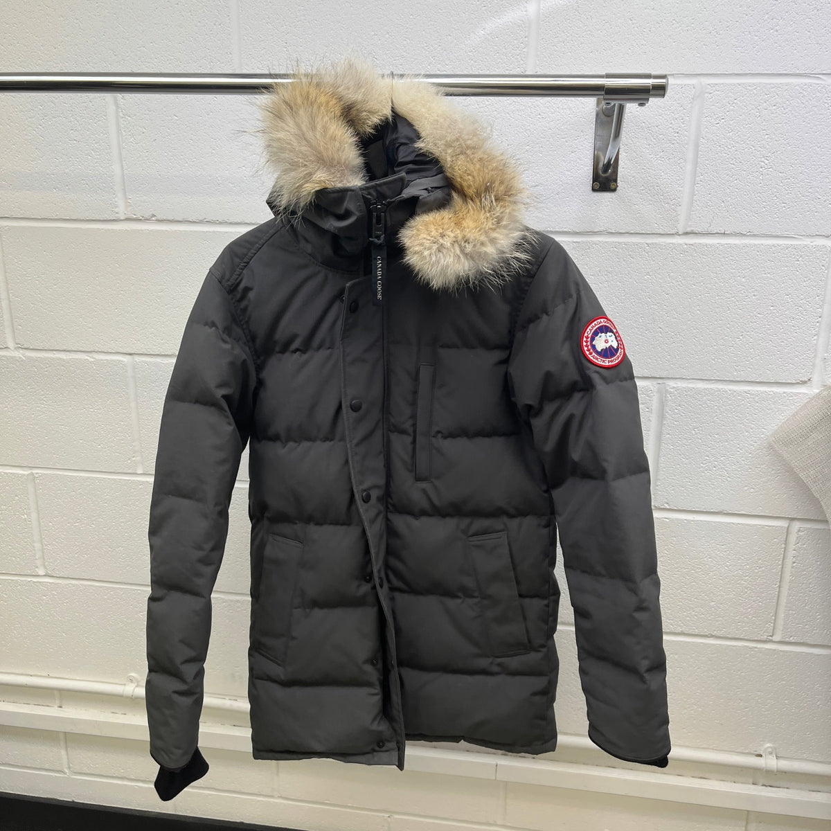 Men's Carson Parka Down Jacket Grey Size XS - Photo 9