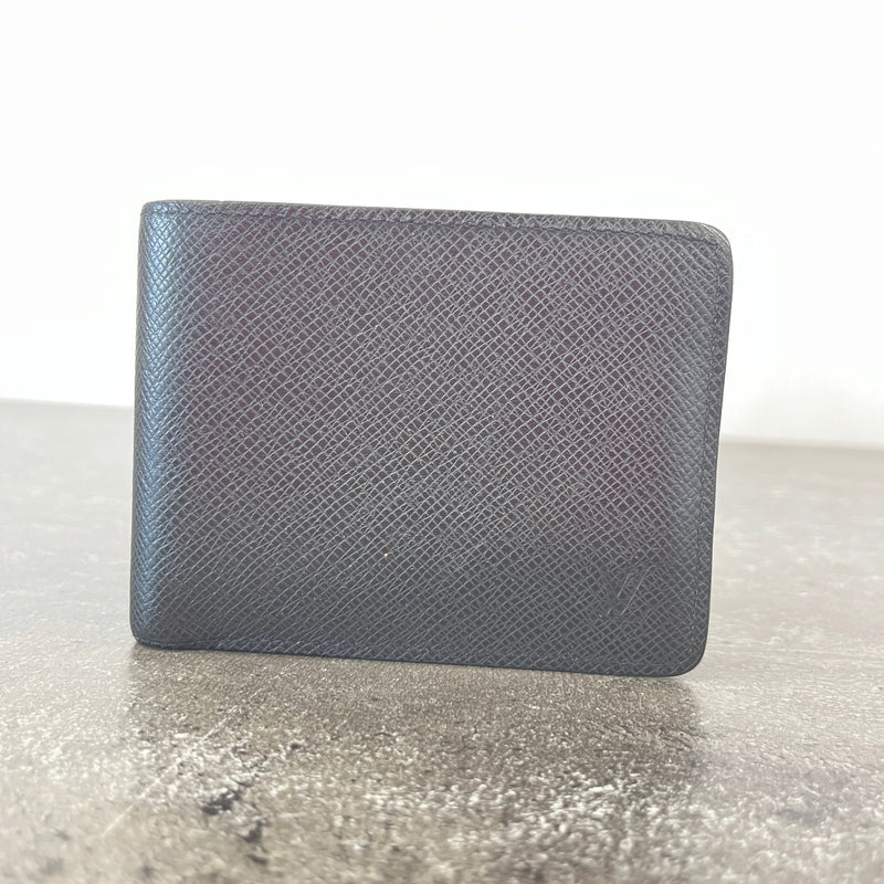Men's Bifold Embossed Logo Wallet Black