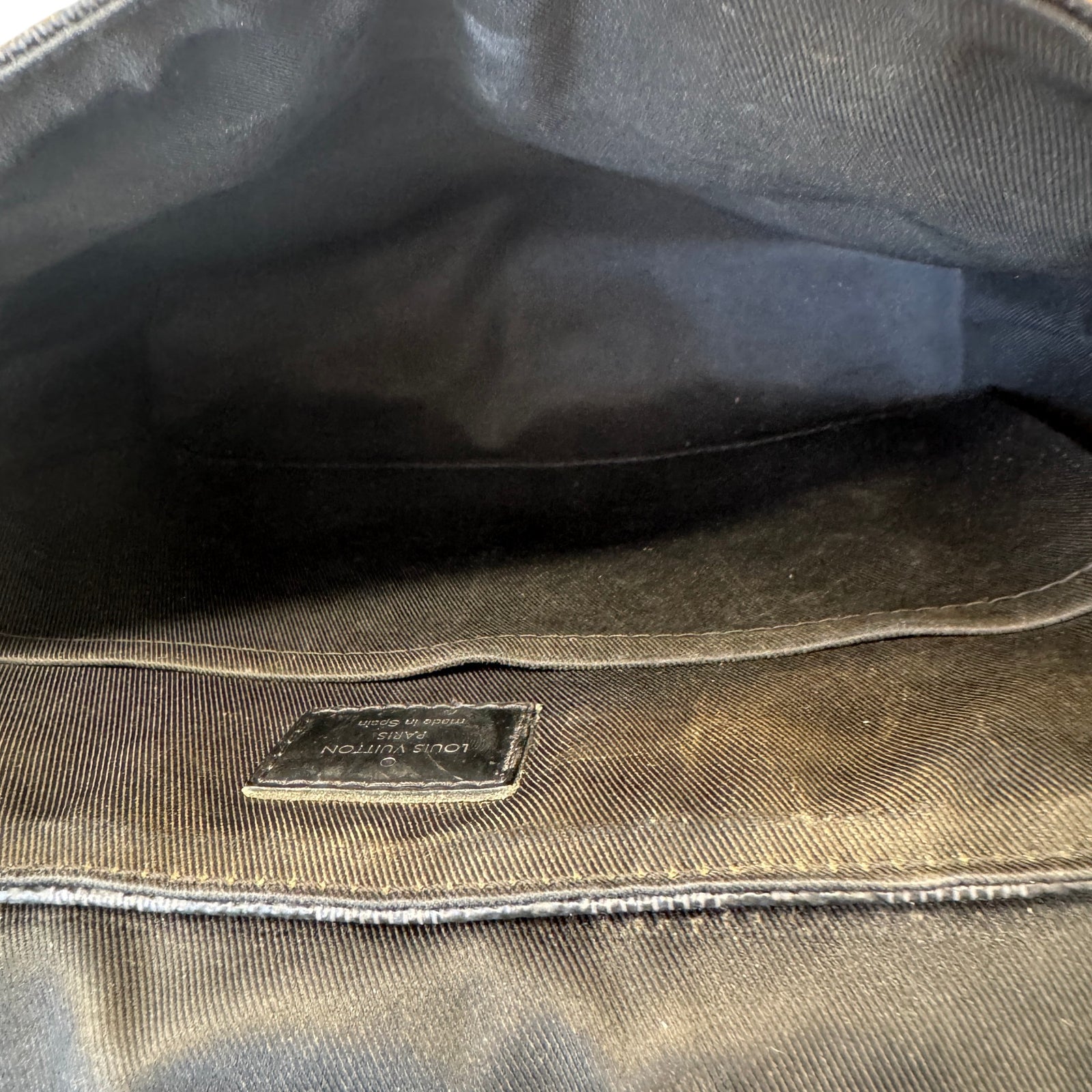 Men's Damier Graphite District PM Messenger Bag Black - Photo 14