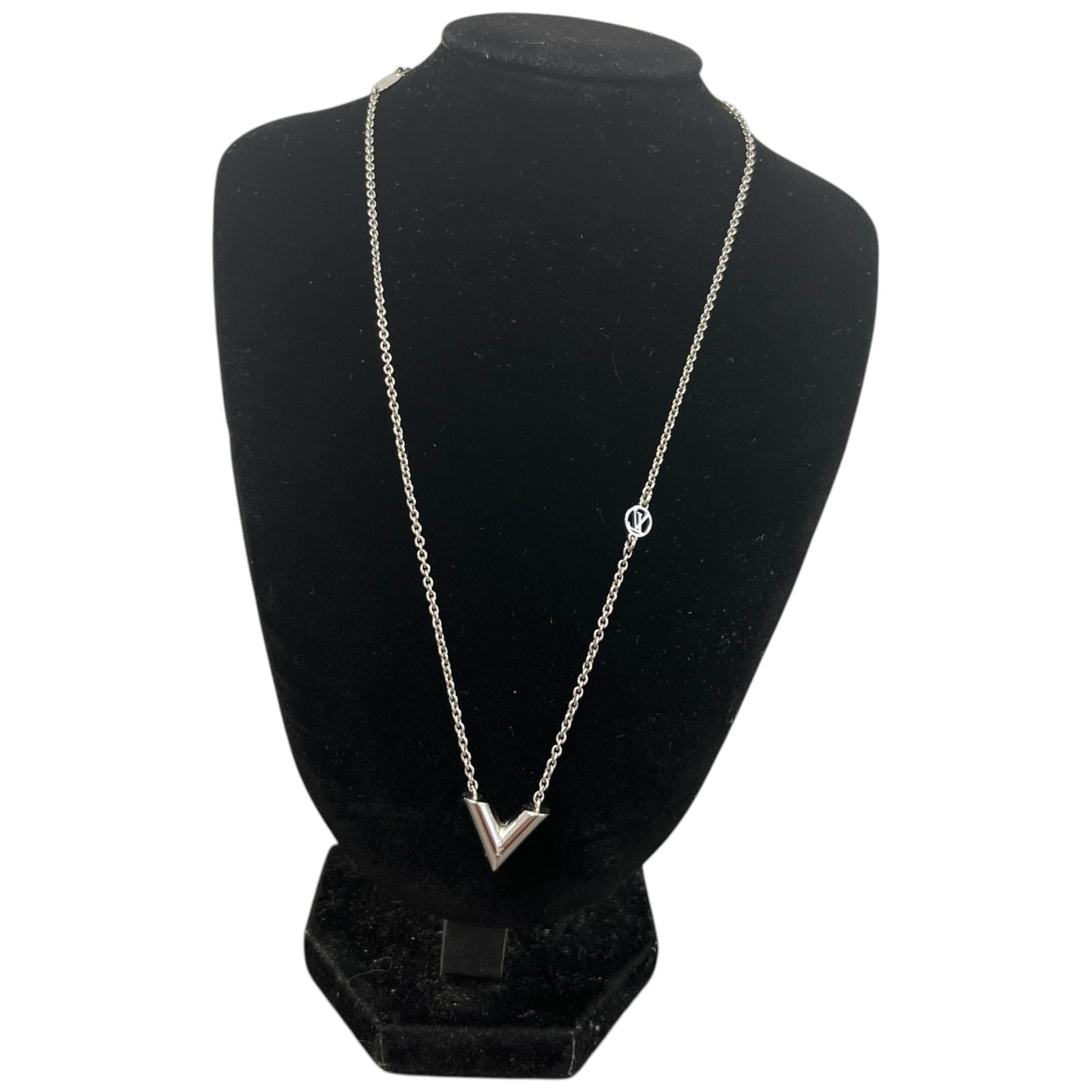 Women's Essential V Supple Necklace Silver - Photo 2