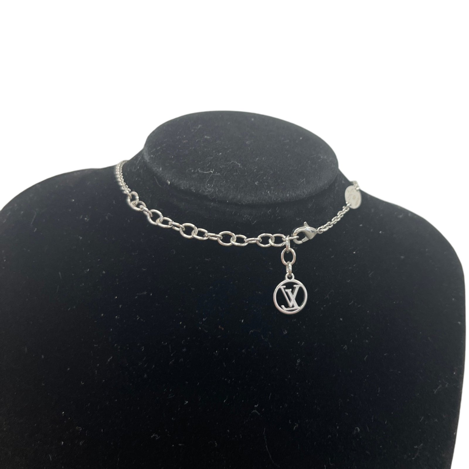 Women's Essential V Supple Necklace Silver - Photo 8