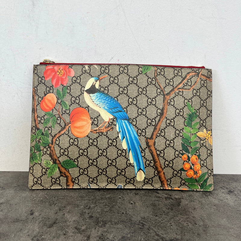 Women's Tian GG Supreme Clutch Beige