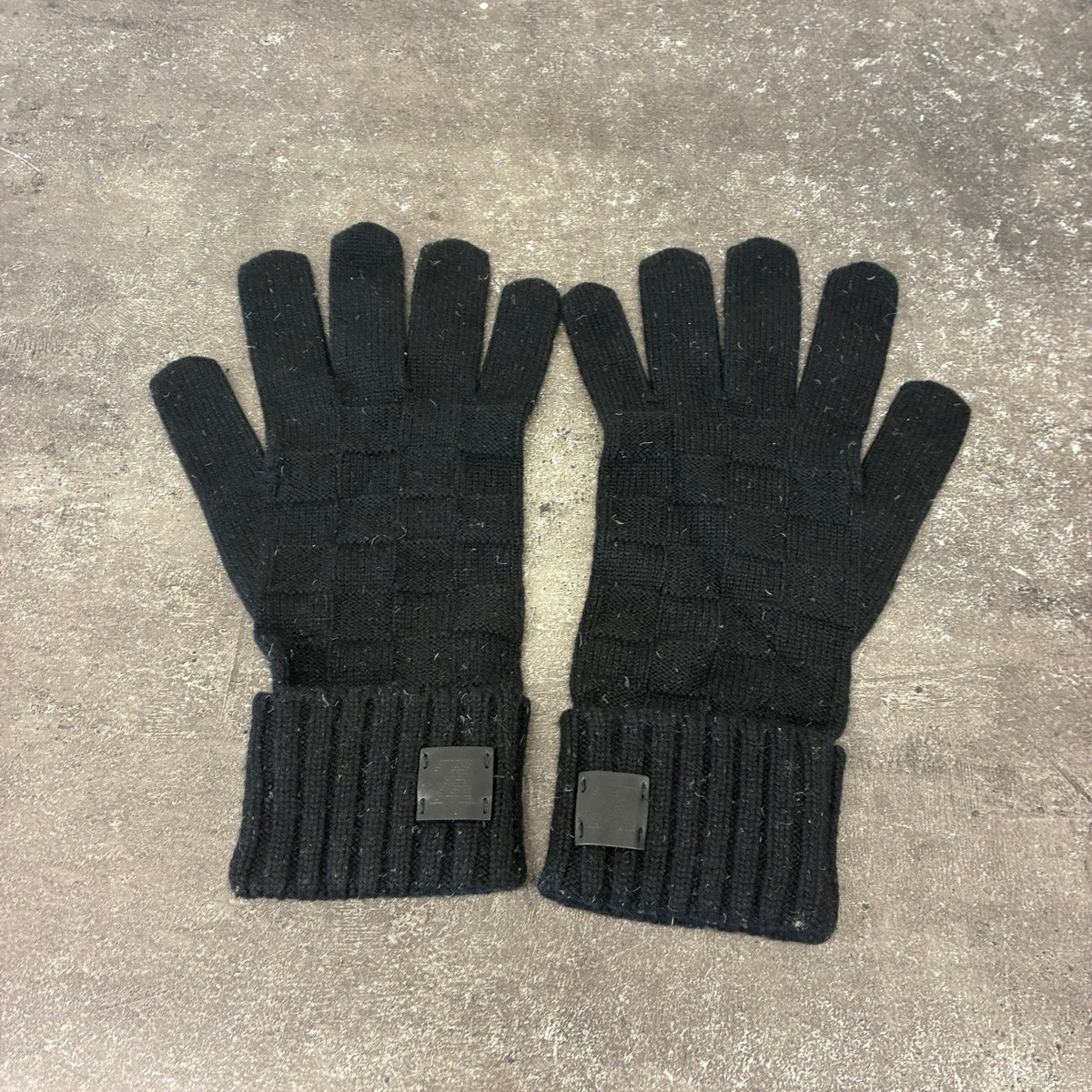 Men's Damier Gloves Black - Photo 9