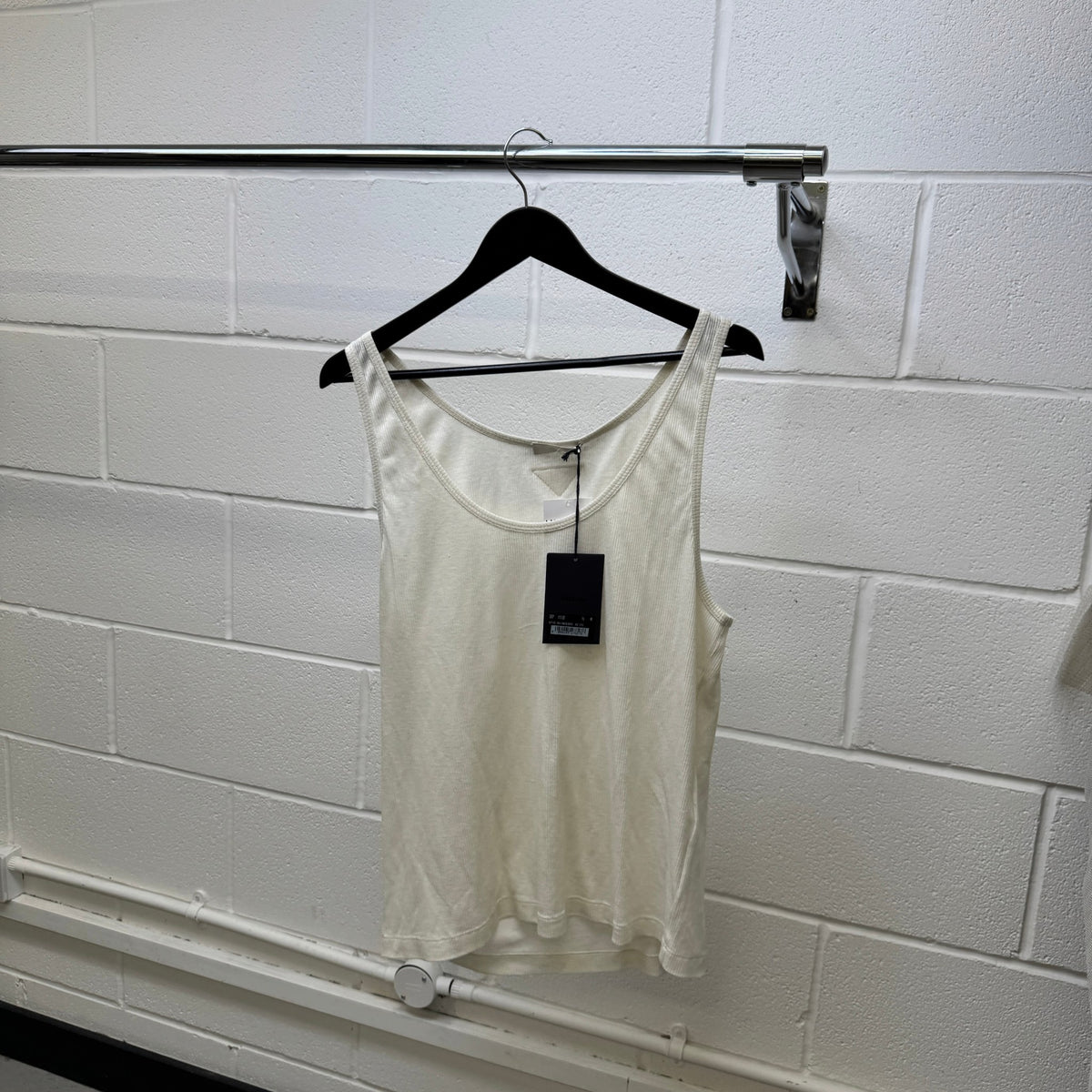 Men's Triangle logo Vest White Size M - Photo 10