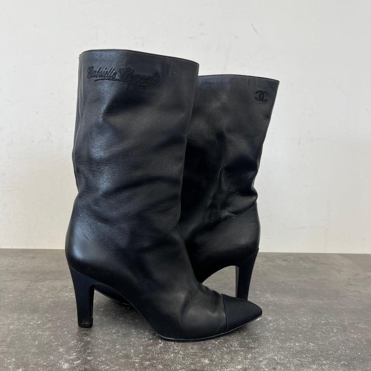 Women's Embroidered Logo Cap-Toe Heeled Boots Black Size UK 6.5 / EU 39.5 - Photo 11