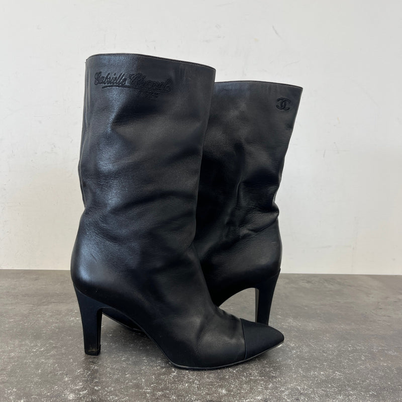 Women's Embroidered Logo Cap-Toe Heeled Boots Black Size UK 6.5 / EU 39.5