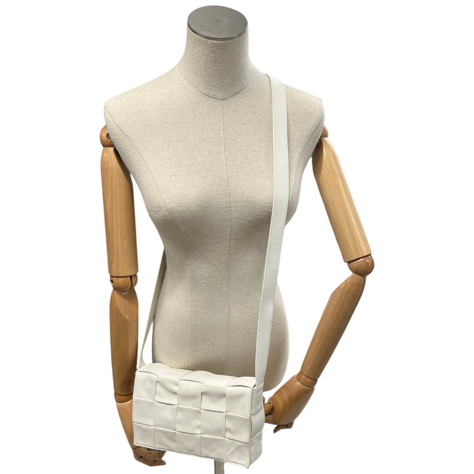 Women's Intrecciato Woven Cassette Bag White - Photo 2