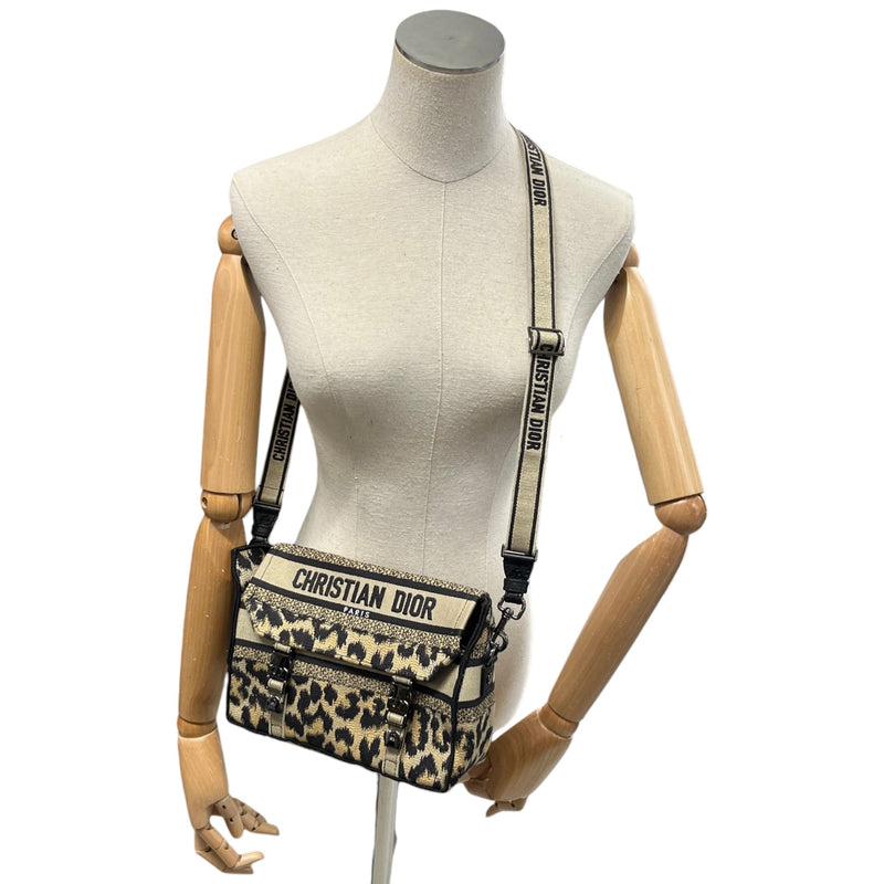 Women's Camp Leopard Embroidery Bag Beige