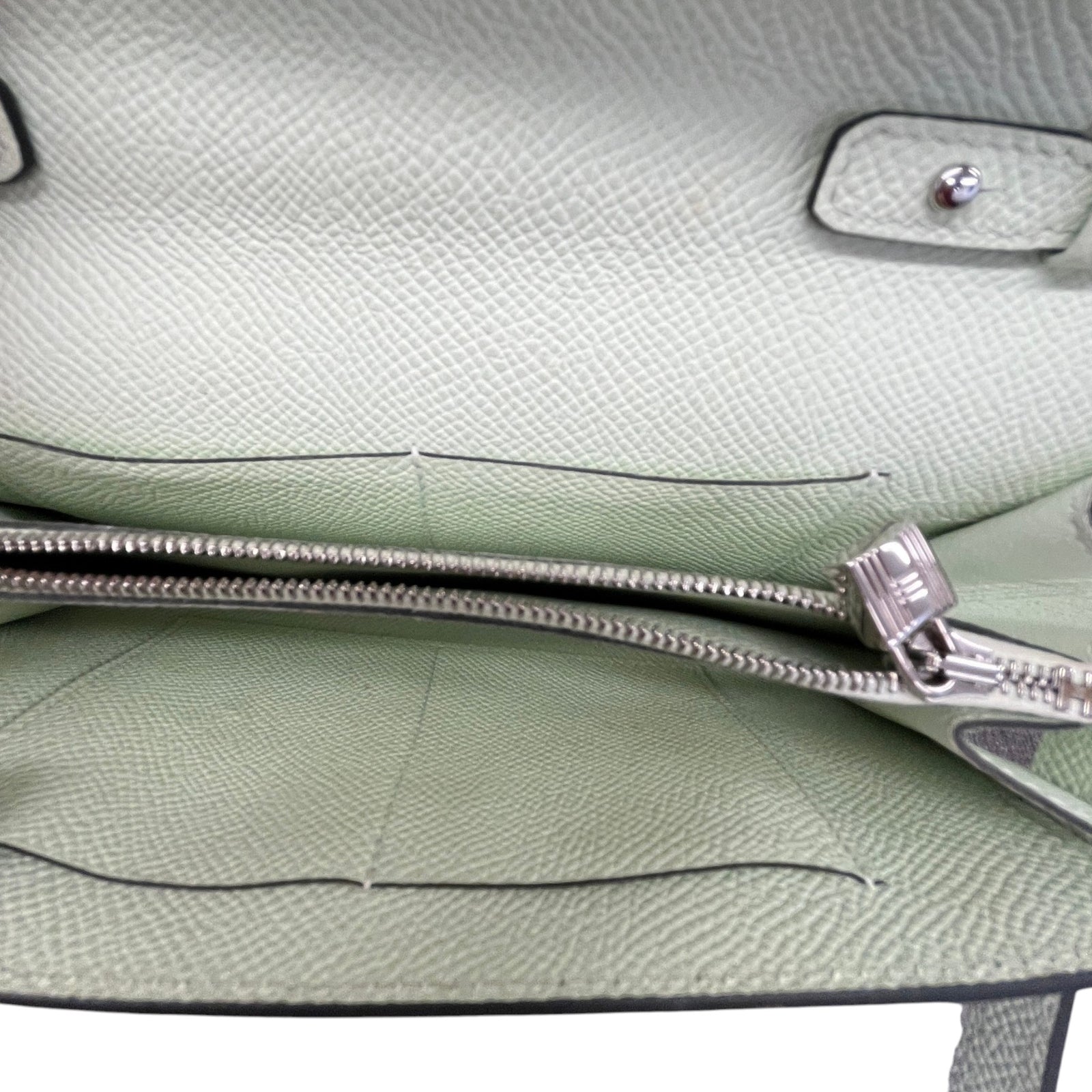 Women's Kelly To Go Epsom Vert Fizz PHW Clutch Green - Photo 11