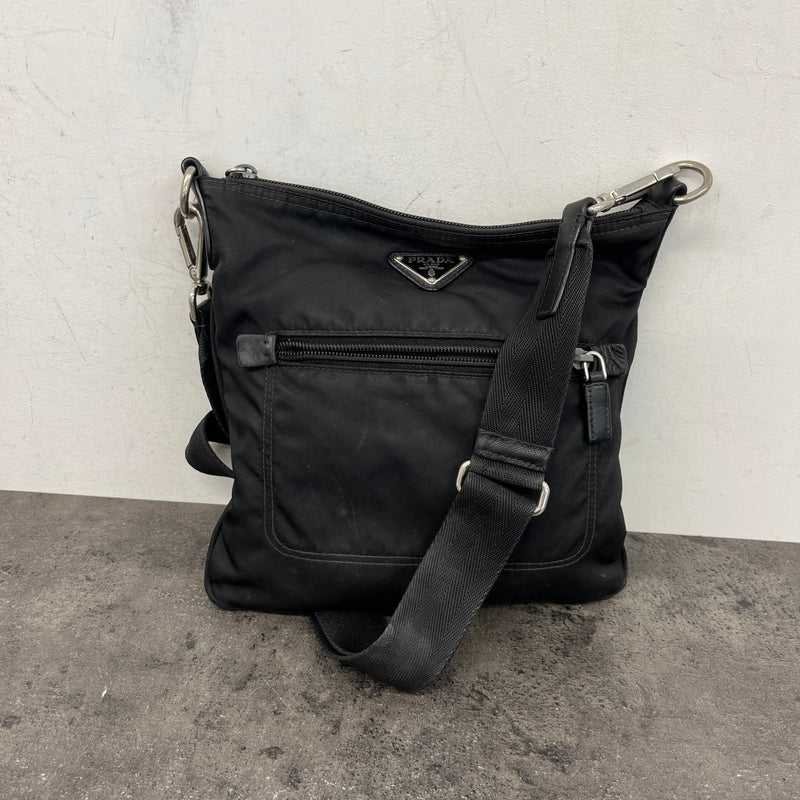 Men's Re Nylon Plaque Logo Messenger Bag Black