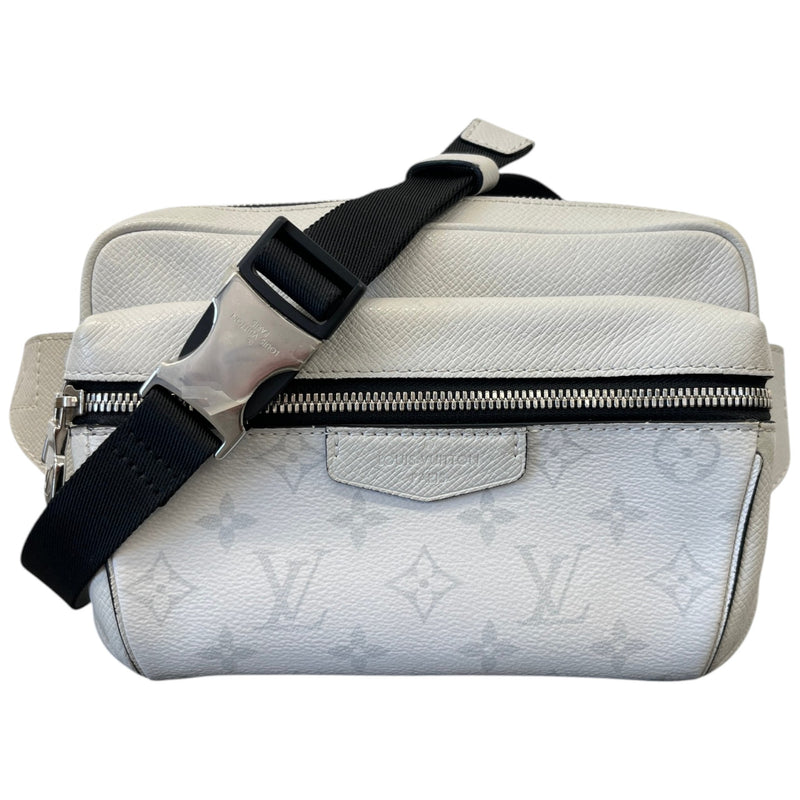 Men's Monogram Taiga outdoor Messenger Bag Grey