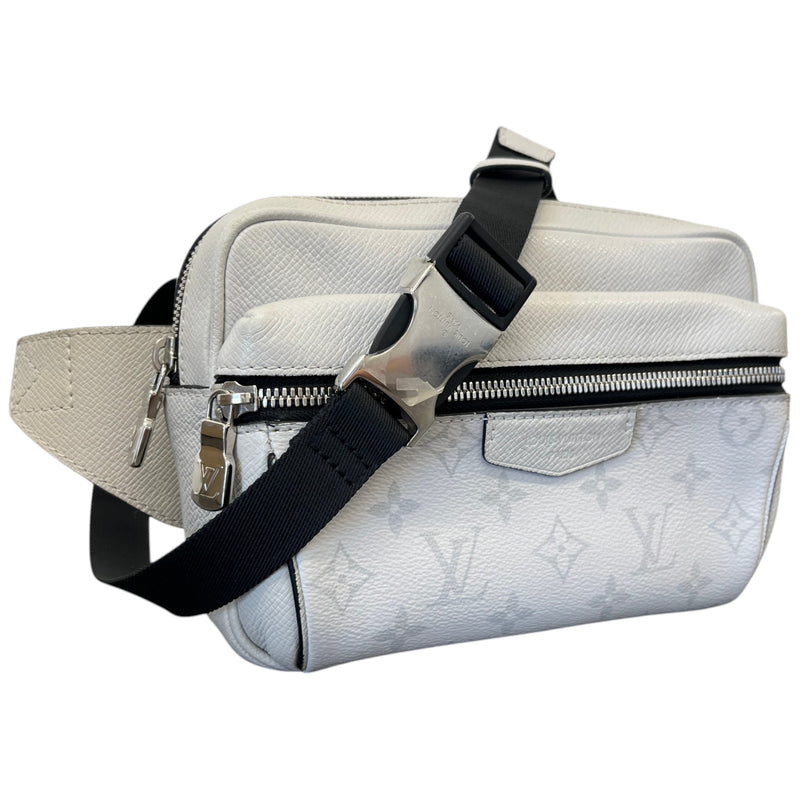 Men's Monogram Taiga outdoor Messenger Bag Grey