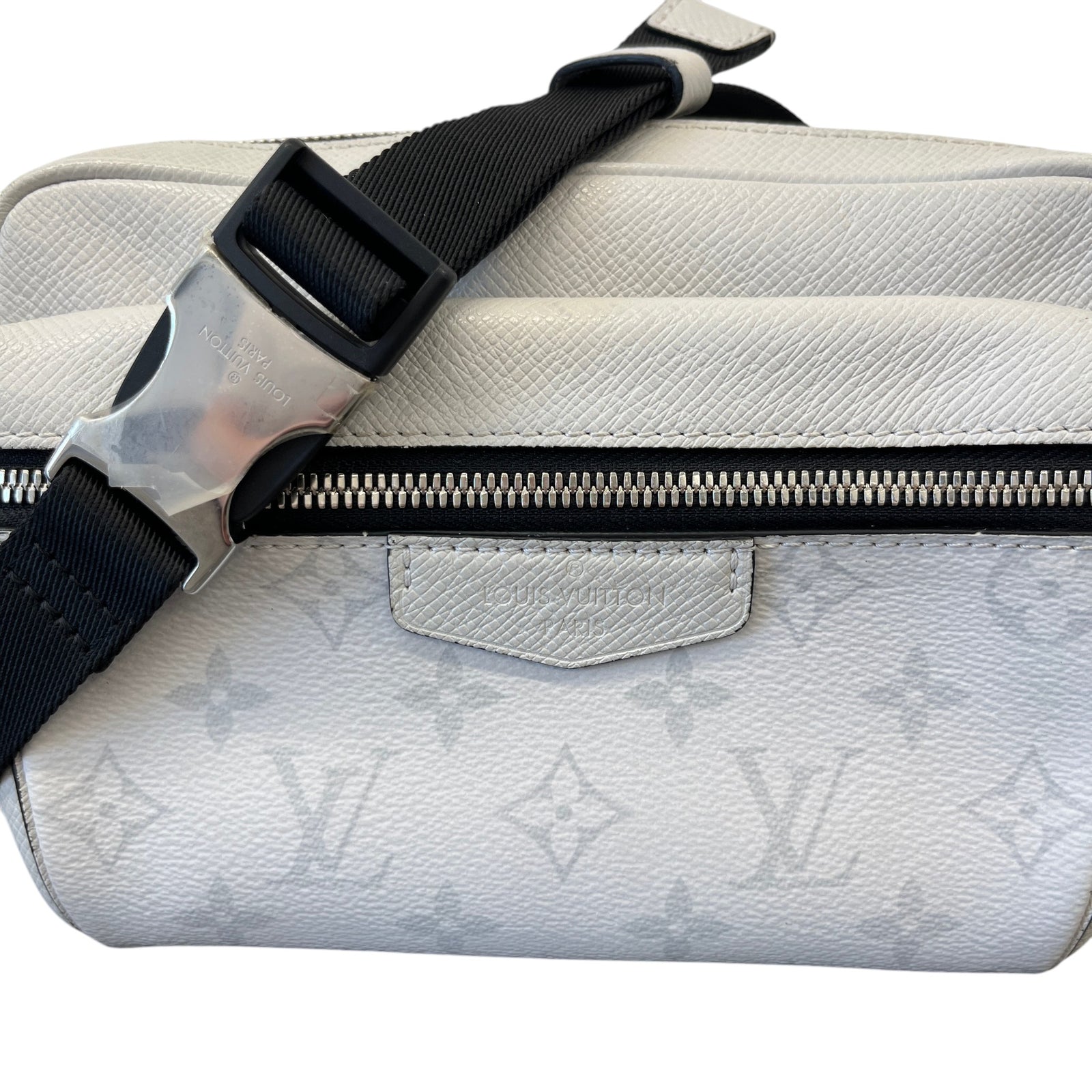 Men's Monogram Taiga outdoor Messenger Bag Grey - Photo 11