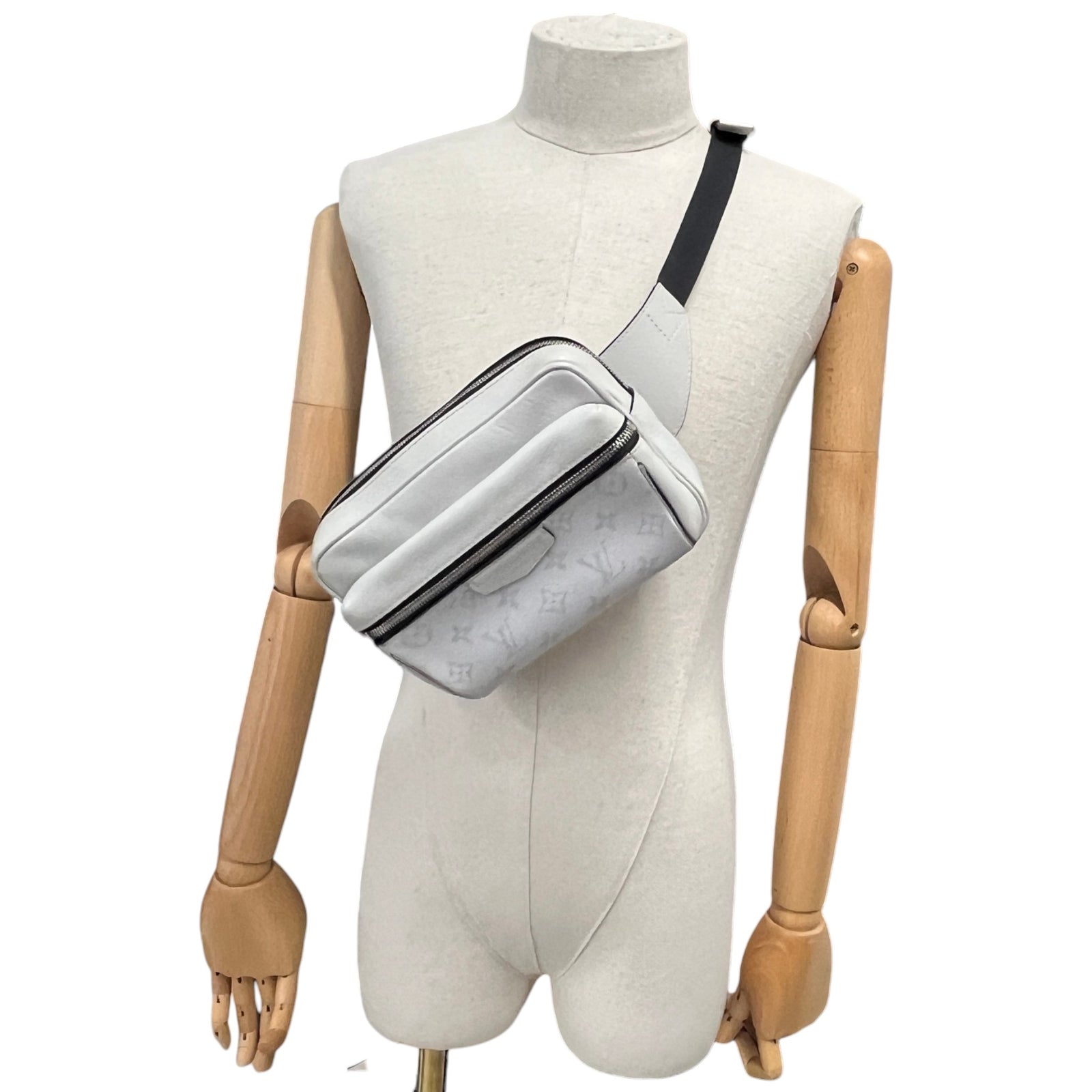 Men's Monogram Taiga outdoor Messenger Bag Grey - Photo 2