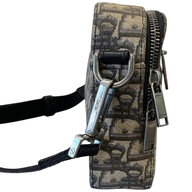 Men's Oblique Safari Messenger Bag Brown