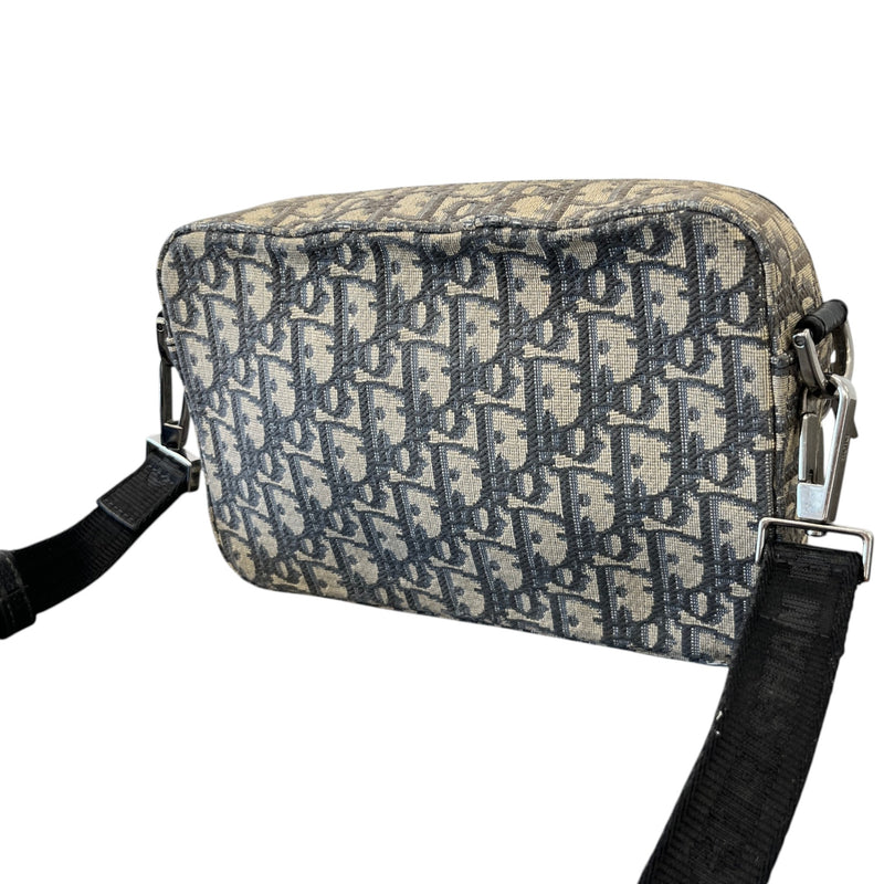 Men's Oblique Safari Messenger Bag Brown